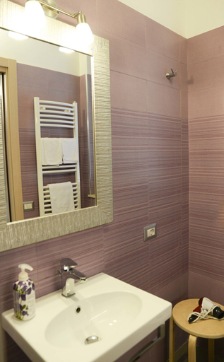 Bathroom 5, San Marciano, Syracuse