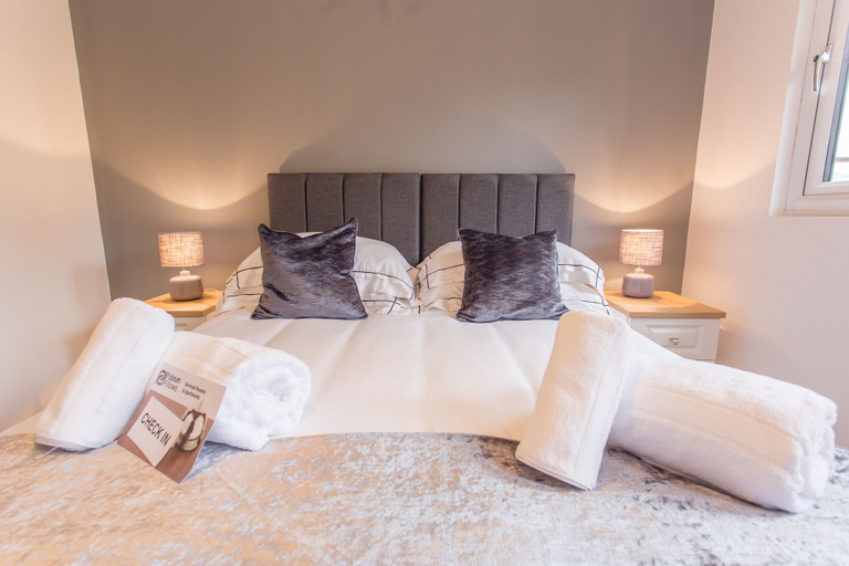 Bedroom 2, Razia Apartments, Oxfordshire