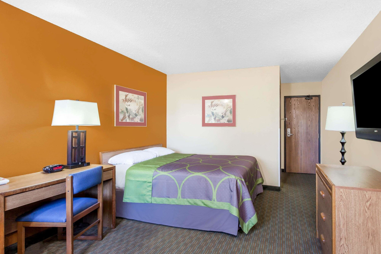 Bedroom 3, Super 8 by Wyndham Charlotte/Amusement Park Area, Mecklenburg
