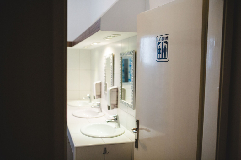 Bathroom 4, Hostel GLOBO, Šibenik
