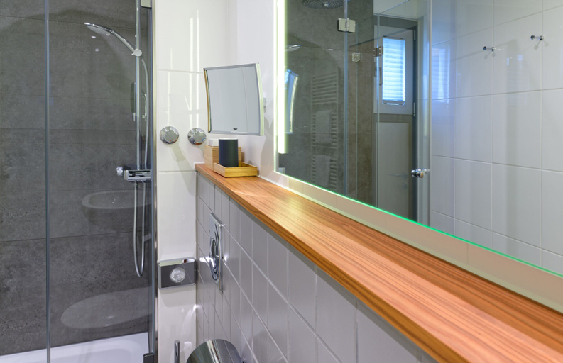 Bathroom 4, Hotel Am Kloster, Unna