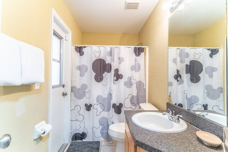Bathroom 4, 17637 Silver Creek, Lake