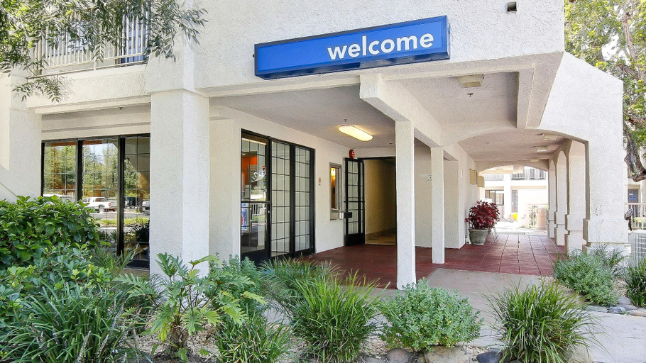 Exterior & Views 2, Motel 6 Thousand Oaks, CA, Ventura