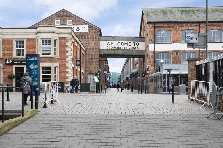 Exterior & Views 2, Elliot Oliver - Luxurious 2 Bedroom Apartment With Parking, Gloucestershire