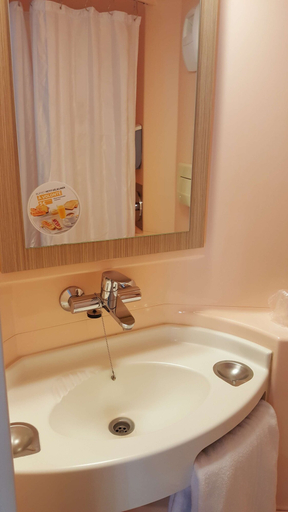 Bathroom 5, Premiere Classe Plaisir, Yvelines