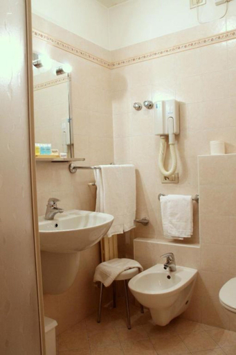 Bathroom 3, Hotel Sassella, Sondrio