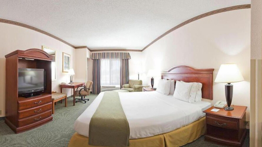 Bedroom 3, Holiday Inn Express & Suites CLEVELAND by IHG, Bolivar