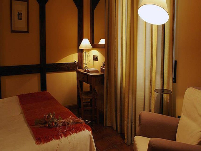 Bedroom 2, Hotel Casbas, Huesca