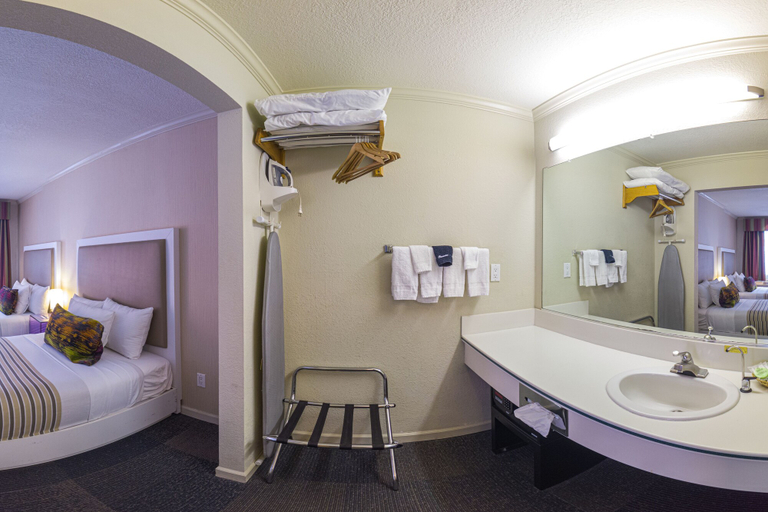 Bathroom 4, Inn at Golden Gate, San Francisco