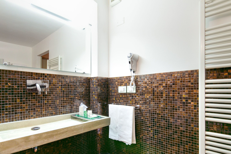 Bathroom 4, Il Convento dei Fiori di Seta, Bologna