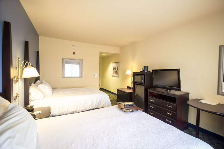 Bedroom 3, Hampton Inn & Suites Natchez, Adams