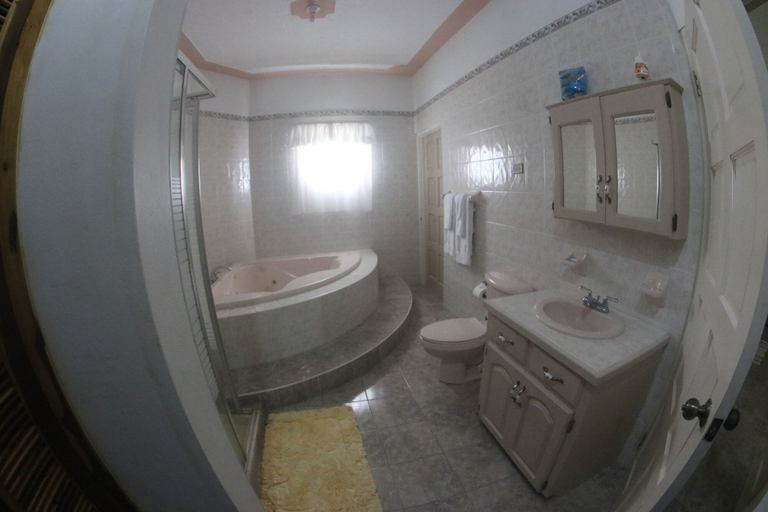 Bathroom 4, Royal Tower Suites
