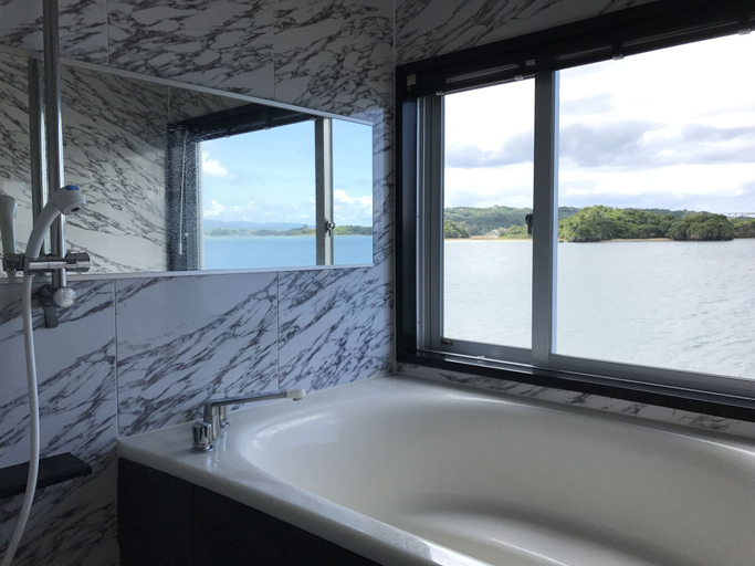 Bathroom 3, Nel Beach Rosso & Indigo, Nakijin