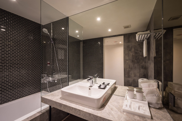 Bathroom 4, Goldinn Hotel, Taipei City