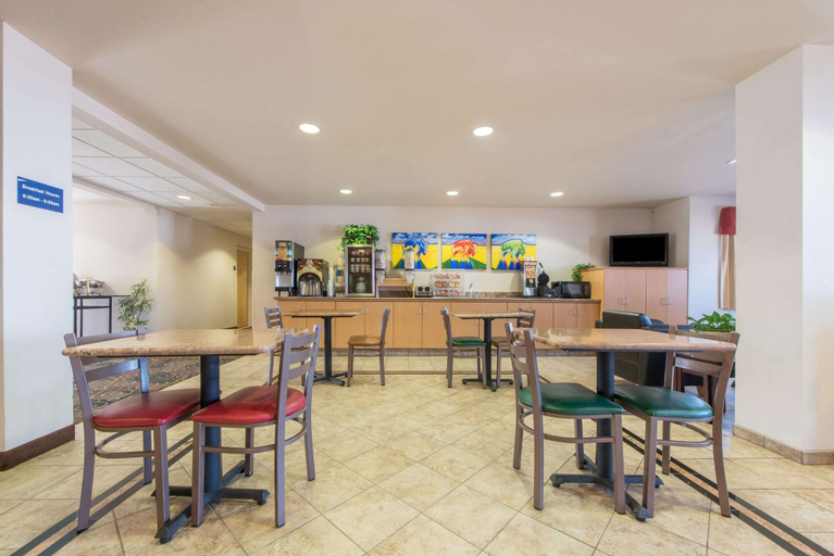 Food & Drinks 5, Microtel Inn & Suites by Wyndham Altus, Jackson