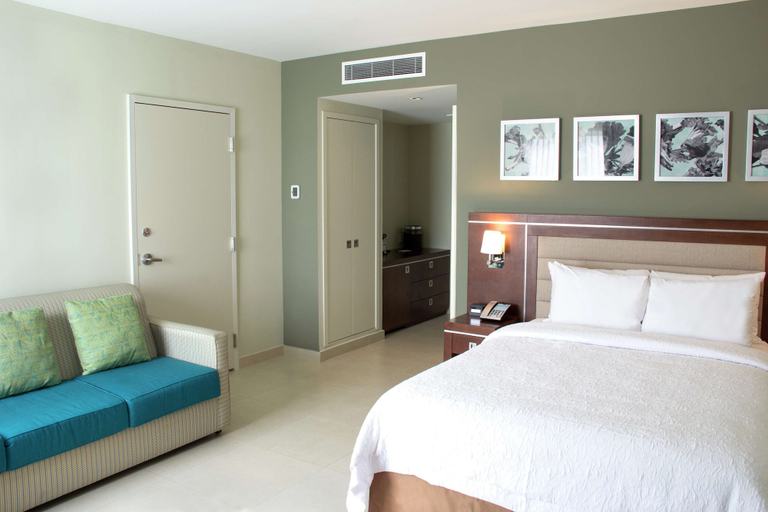 Bedroom 3, Hampton Inn by Hilton Villahermosa, Centro