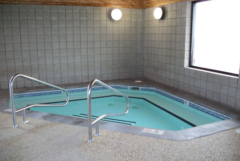 Sport & Beauty 5, AmericInn by Wyndham Beulah, Mercer