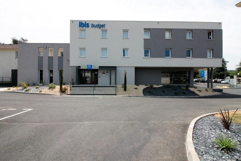 Exterior & Views 2, ibis budget Cahors, Lot