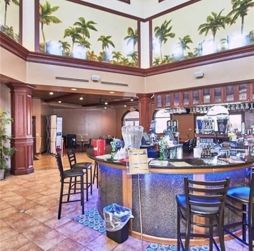 Food & Drinks 5, 4112 Calabria, Polk