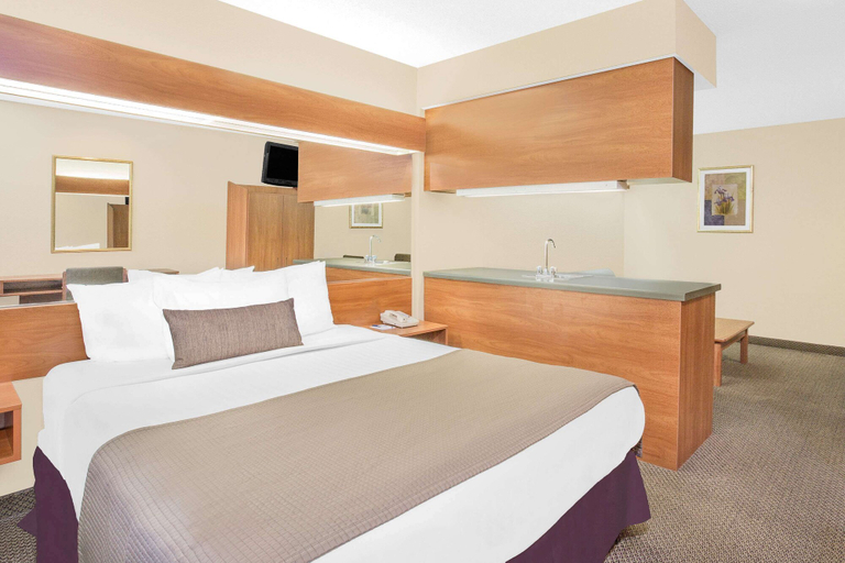 Bedroom 3, Microtel Inn & Suites by Wyndham Beckley East, Raleigh