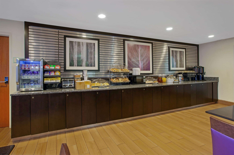 Food & Drinks 5, La Quinta Inn & Suites by Wyndham Detroit Metro Airport, Wayne