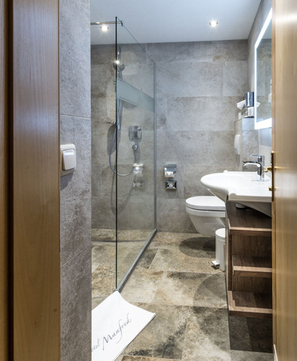Bathroom 3, Hotel Grieserin, Landeck