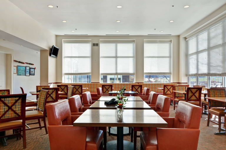 Food & Drinks 5, Hilton Garden Inn Oshkosh, Winnebago
