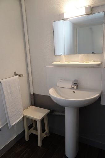 Bathroom 5, Hôtel Saint Patrick Cœur de NANTES, Loire-Atlantique