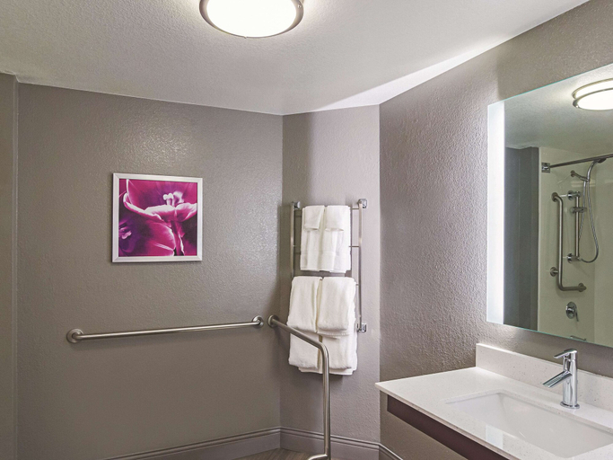 Bathroom 4, La Quinta Inn & Suites by Wyndham Denver Tech Center, Arapahoe