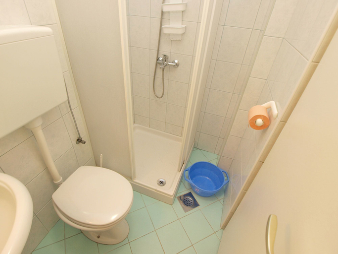 Bathroom 4, Apartments Mara 44, Fažana