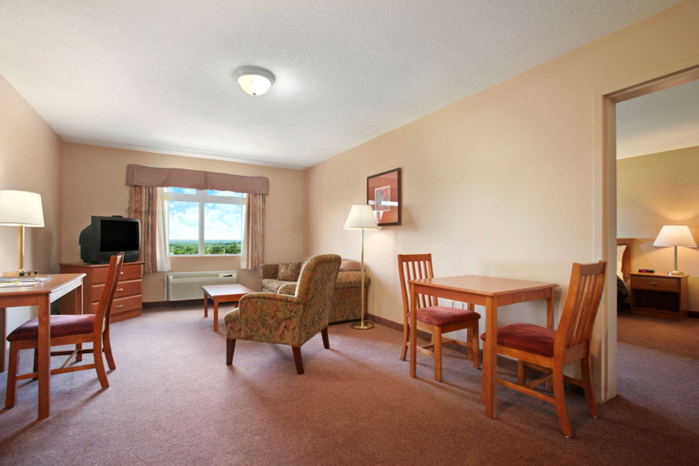 Bedroom 3, Days Inn & Conference Centre by Wyndham Oromocto, Sunbury