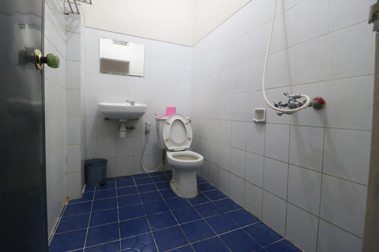 Bathroom 4, RedDoorz Plus @ Jalan Raden Intan Lampung, Bandar Lampung