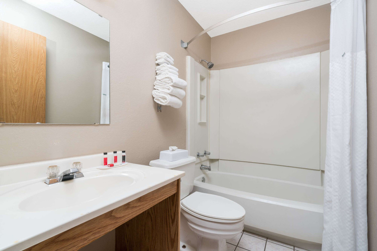 Bathroom 4, Super 8 by Wyndham St. Cloud, Stearns
