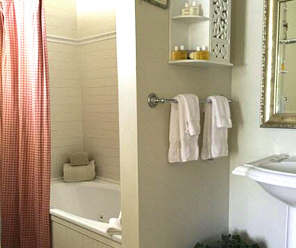Bathroom 4, Elms of Camden, Knox