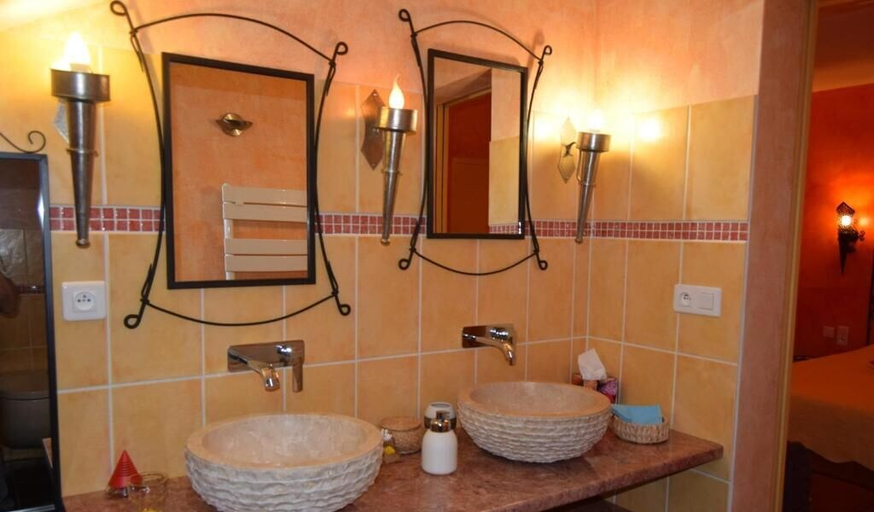 Bathroom 5, Le Nid de l'Ecureuil, Tarn