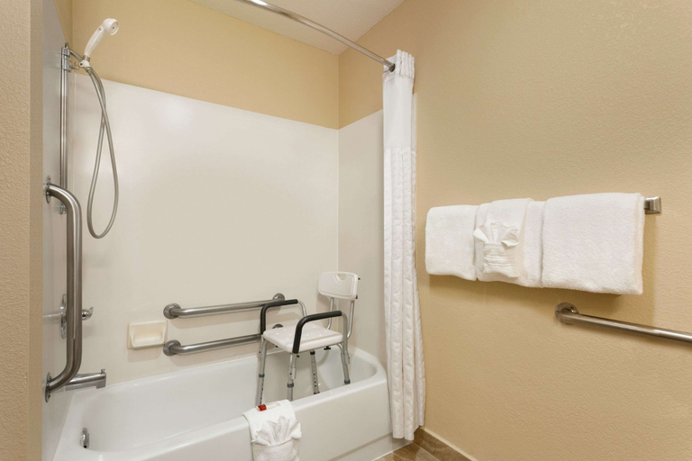 Bathroom 4, Baymont by Wyndham Salina, Saline