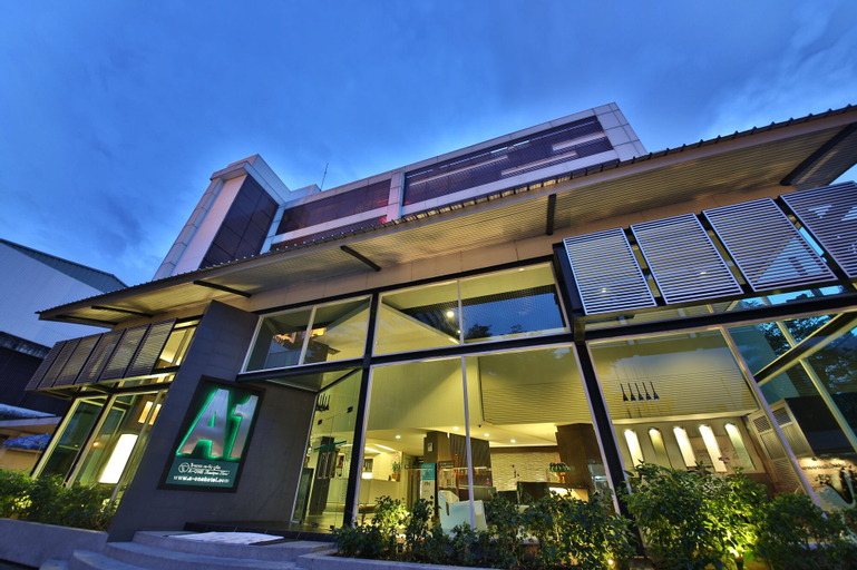 Exterior & Views 2, Happihaus Hotel Bangkok, Huai Kwang