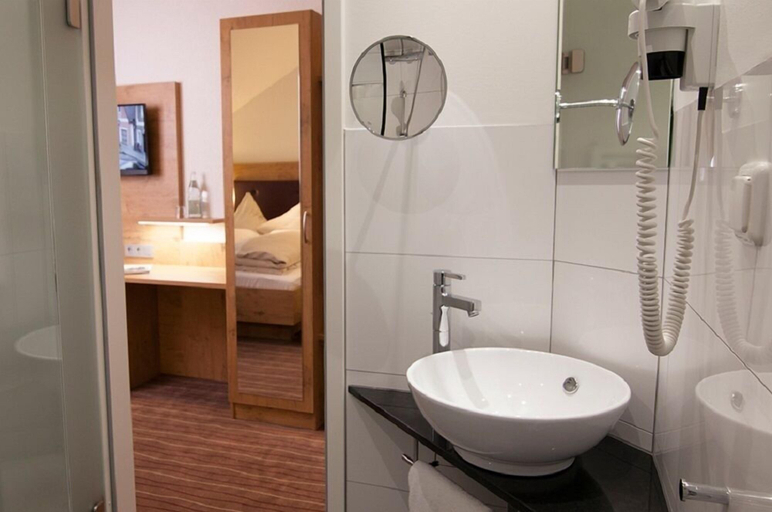 Bathroom 5, Hotel-Restaurant Poststuben, Bergstraße
