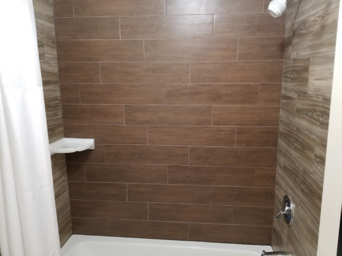 Bathroom 4, Super 8 by Wyndham El Paso Airport, El Paso