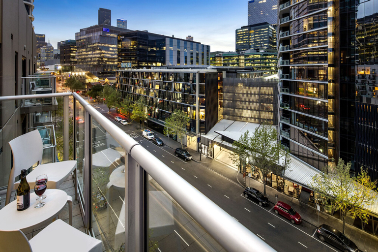 Exterior & Views 14