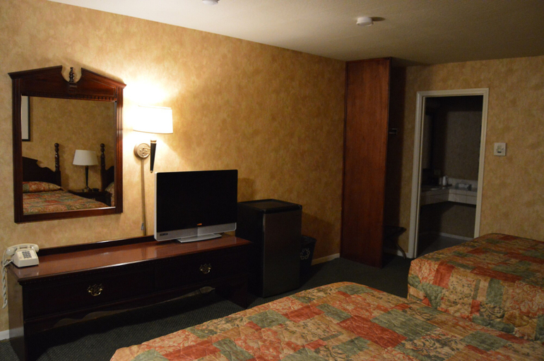 Bedroom 3, Cedar Lodge, Mariposa