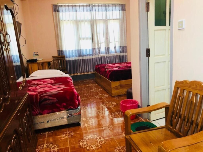 Bedroom 2, Golden Kalaw Inn, Taunggye