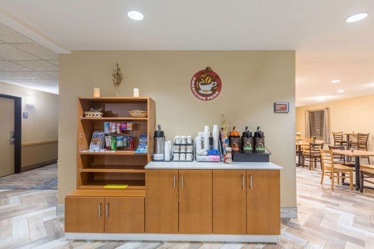 Food & Drinks 5, AmericInn by Wyndham Prairie du Chien, Crawford