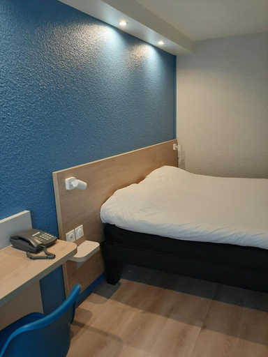 Bedroom 3, Brit Hotel Confort Mulhouse Centre, Haut-Rhin