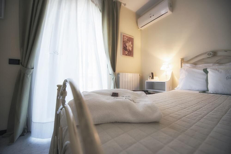 Bedroom 4, San Pietro, Syracuse