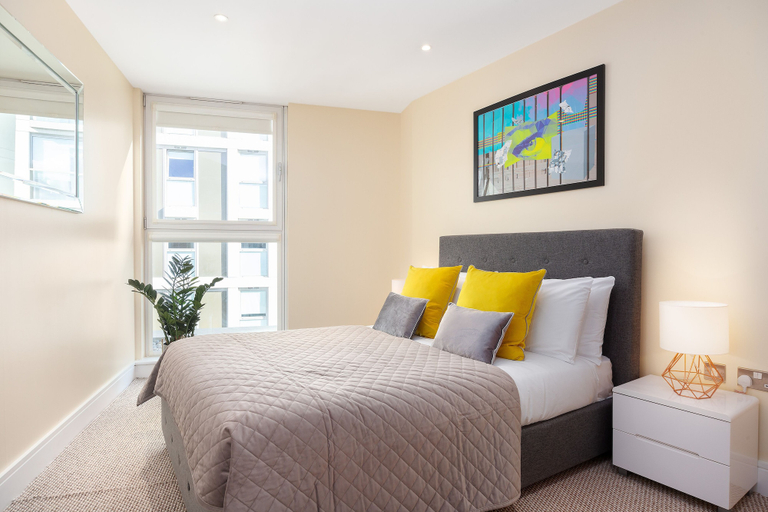 Bedroom 2, Charming 1-bed Apartment in, Canary Wharf, London