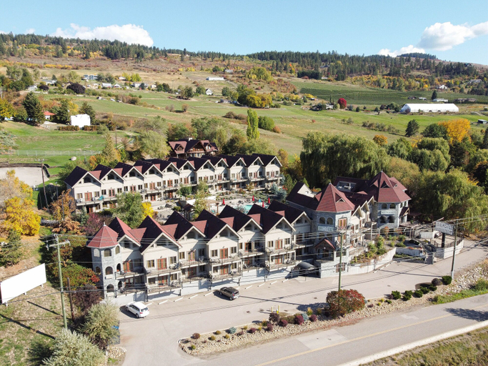 Exterior & Views 2, The Castle at Swan Lake, North Okanagan
