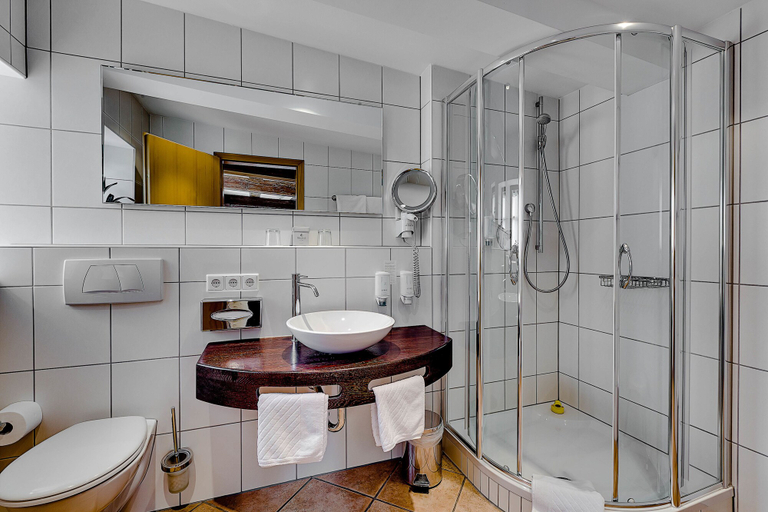 Bathroom 3, Landhaus Zum Falken, Ansbach