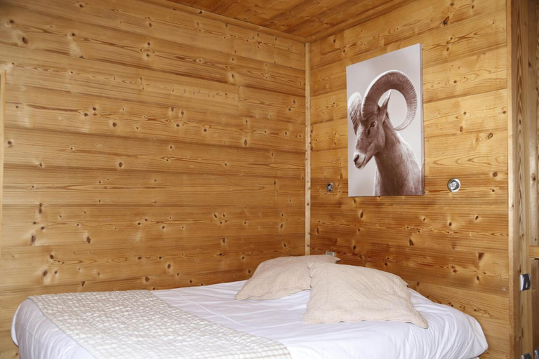 Bedroom 3, Alp'Azur Hotel, Isère