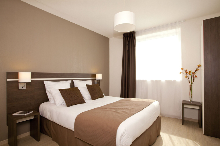 Bedroom 3, Séjours & Affaires Massy Atlantis, Essonne